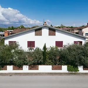 https://enzos-house.it-tuscanyhotel.com